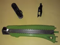 odlamovací nůž s kovovou vodící lištou