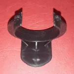 klip nohy na sokl černý plast