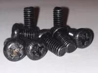 šroub 4x7,6mm s půlkulatou hlavou 6,5mm